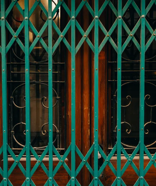 Grades pantográficas para portas